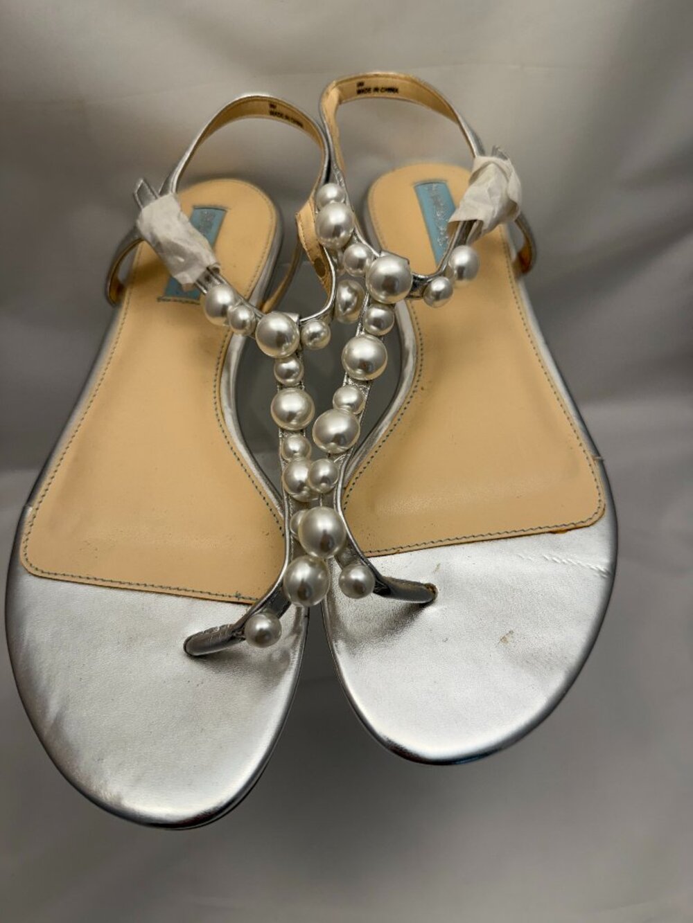 New! Women's Sz 9M Betsey Johnson Bryce Metallic Silver Pearl Thong Flat Sandals